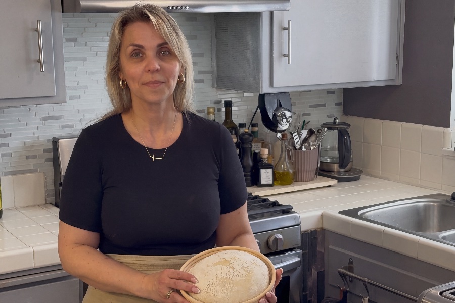 A home oven and a jar of starter, 2023